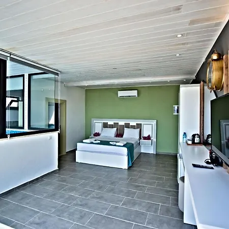 Stonehillkas Hotell 3*
