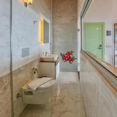 Stonehillkas Hotell 3*